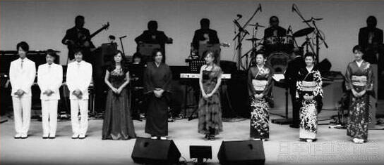 日本作曲家協会音楽祭・奨励賞受賞の7組の歌手 (左から)はやぶさ(3人組) みやさと奏 市川たかし 松川未樹 山本みゆき 小桜舞子 市川由紀乃