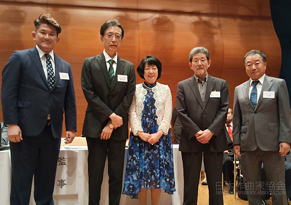 新任役員の皆さん (左より)向井浩二監事、蔦 将包理事、宮杉早苗江理事、藤田たかし理事、池 毅理事