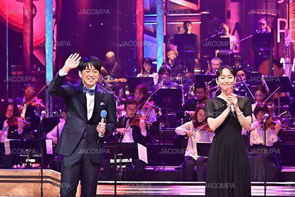 司会の二人 安住紳一郎 吉岡里帆