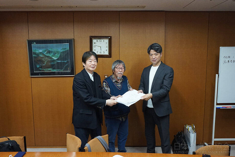 左:石原信一 作詩家協会会長 中央:岡千秋 ソングコンテスト委員長 右:渡邊曜介 キングレコード(株)プロデューサー